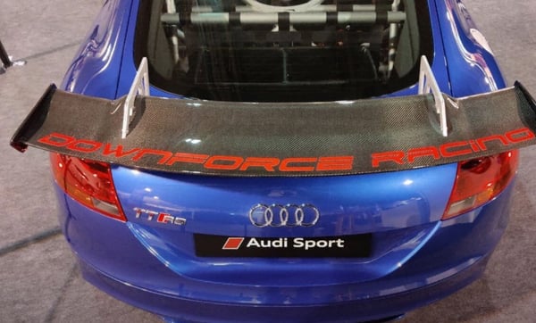 Карбоновая деталь, изготовленная Downforce Racing