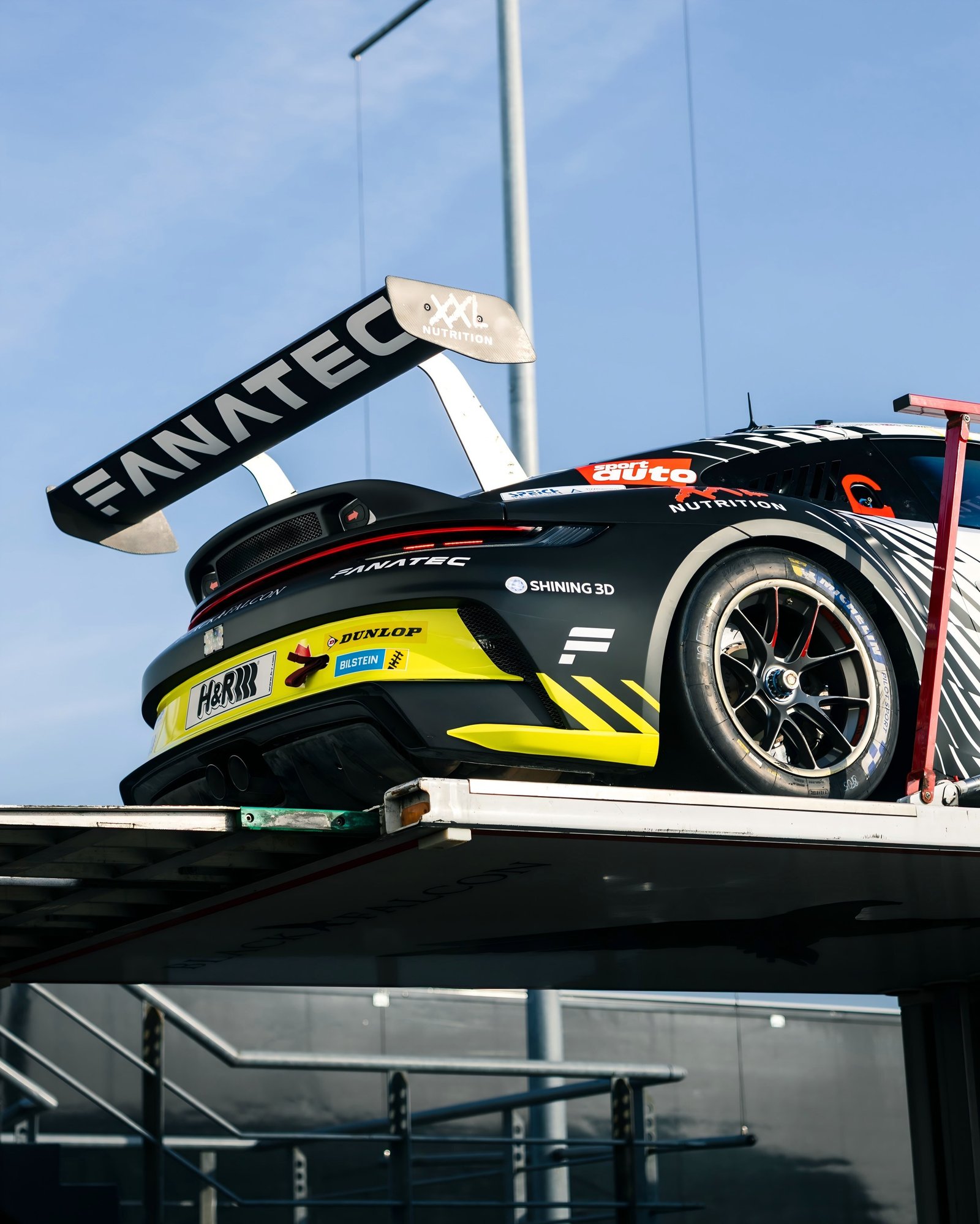 спонсор SHINING к команде BLACK FALCON спонсор SHINING к команде BLACK FALCON