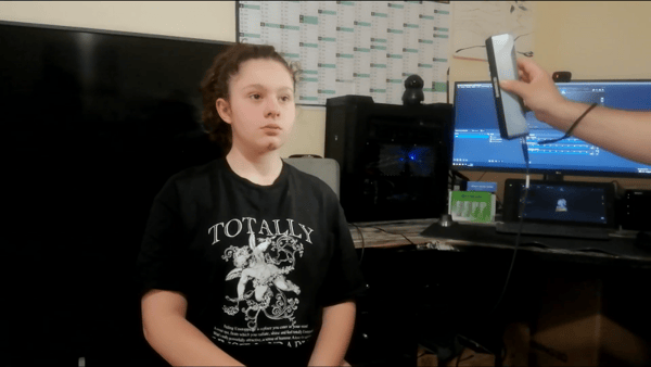 Миммо выполнил 3D-сканирование тела девушки с помощью Einstar