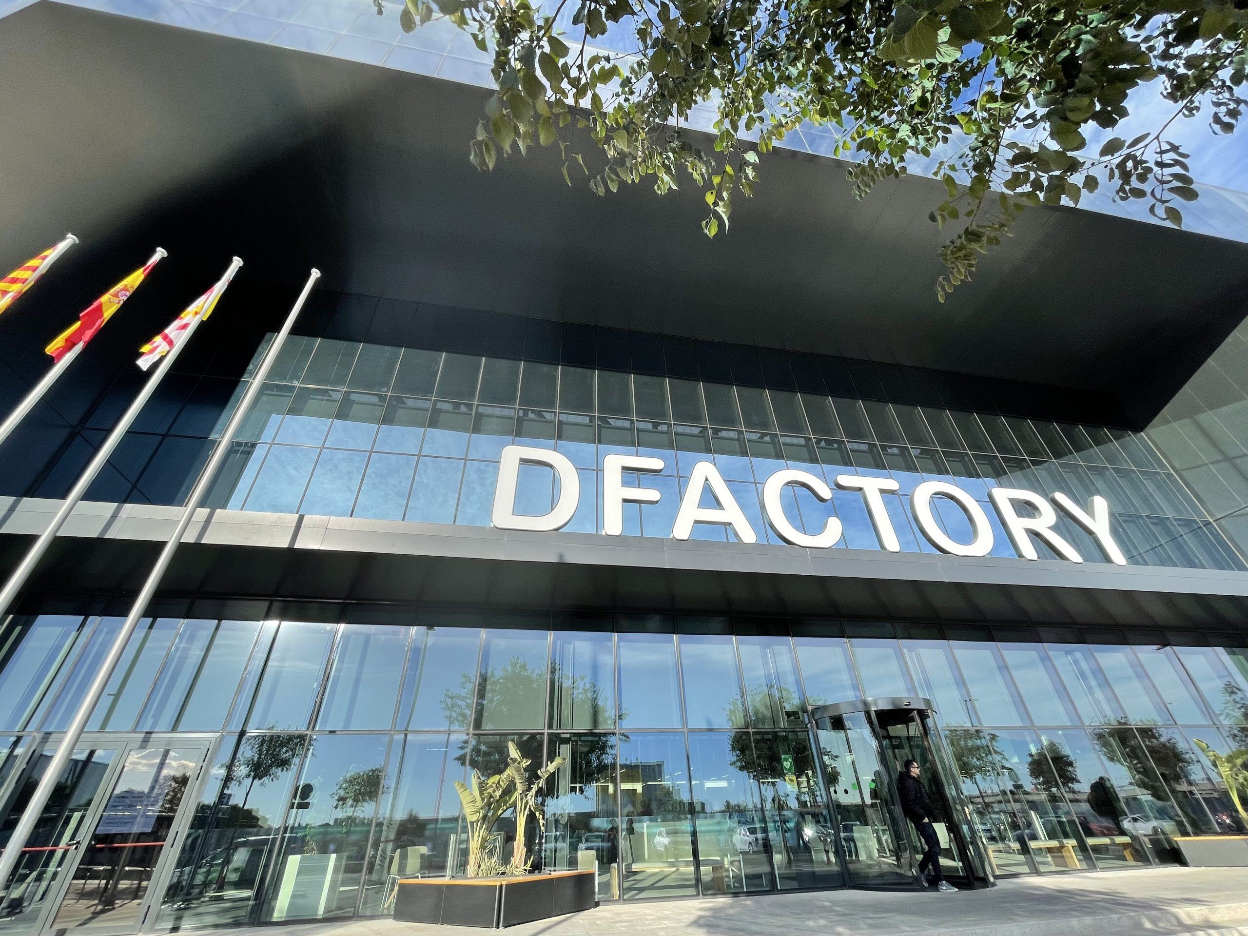 Присоединяется к экосистеме Индустрии 4.0 DFactory Barcelona