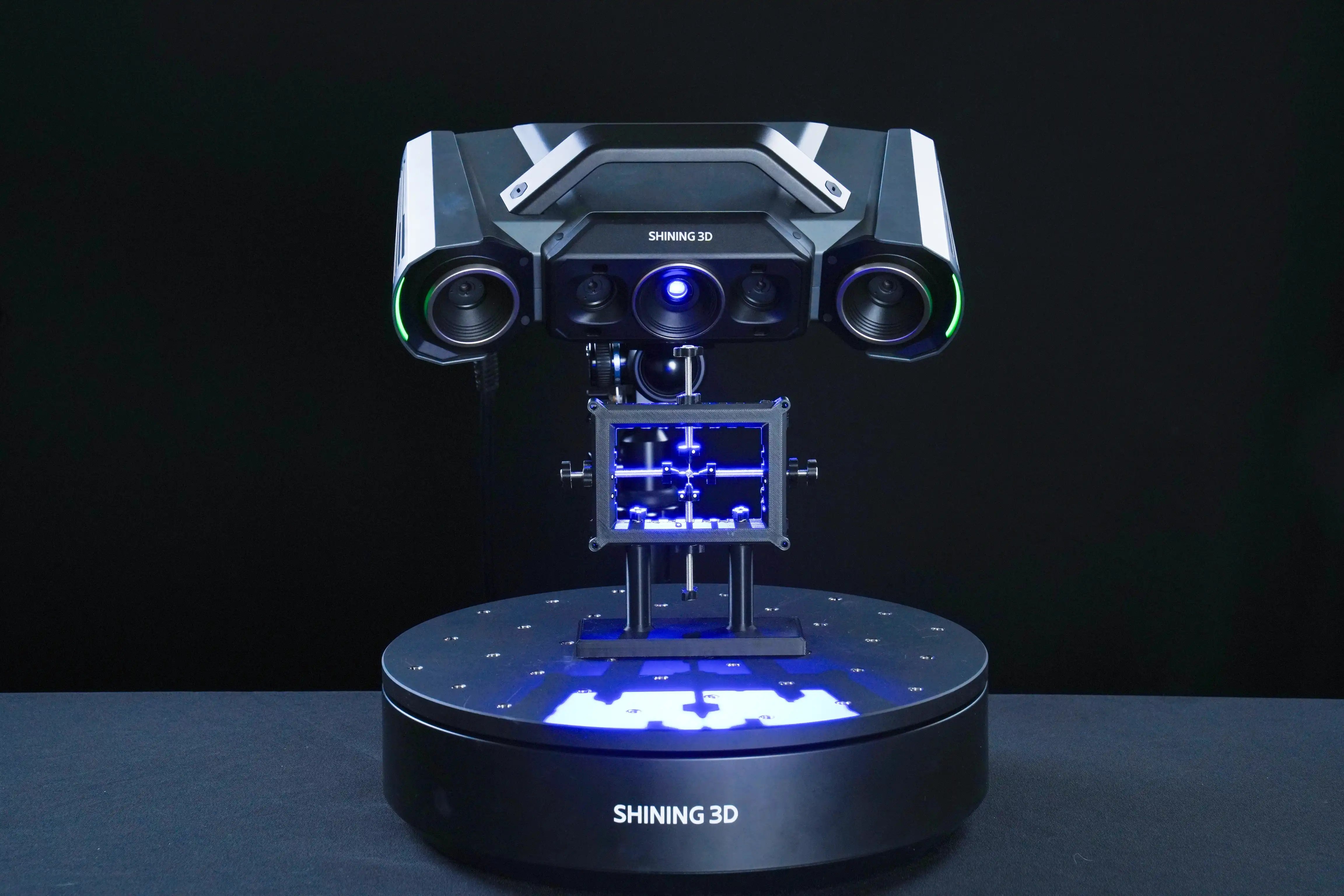 Время одного снимка у SHINING&nbsp;3D OptimScan Q12&nbsp;HD&nbsp;—&nbsp;менее 1&nbsp;секунды.