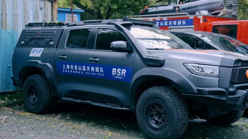 Модифицированный автомобиль спасательной службы