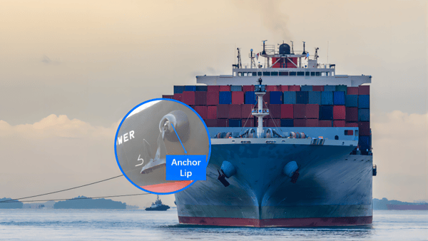 Якорная система расположена в передней части судна