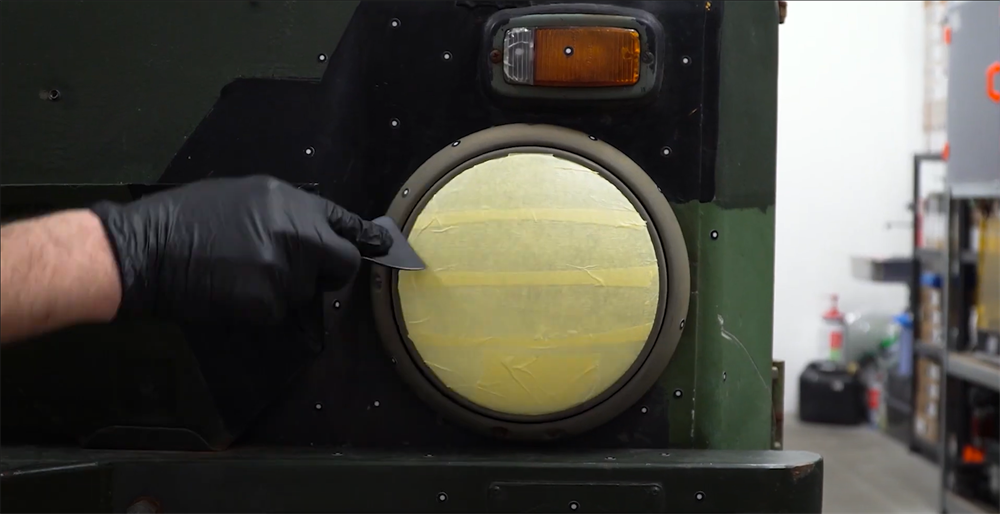 Использование ленты для покрытия поверхности фар