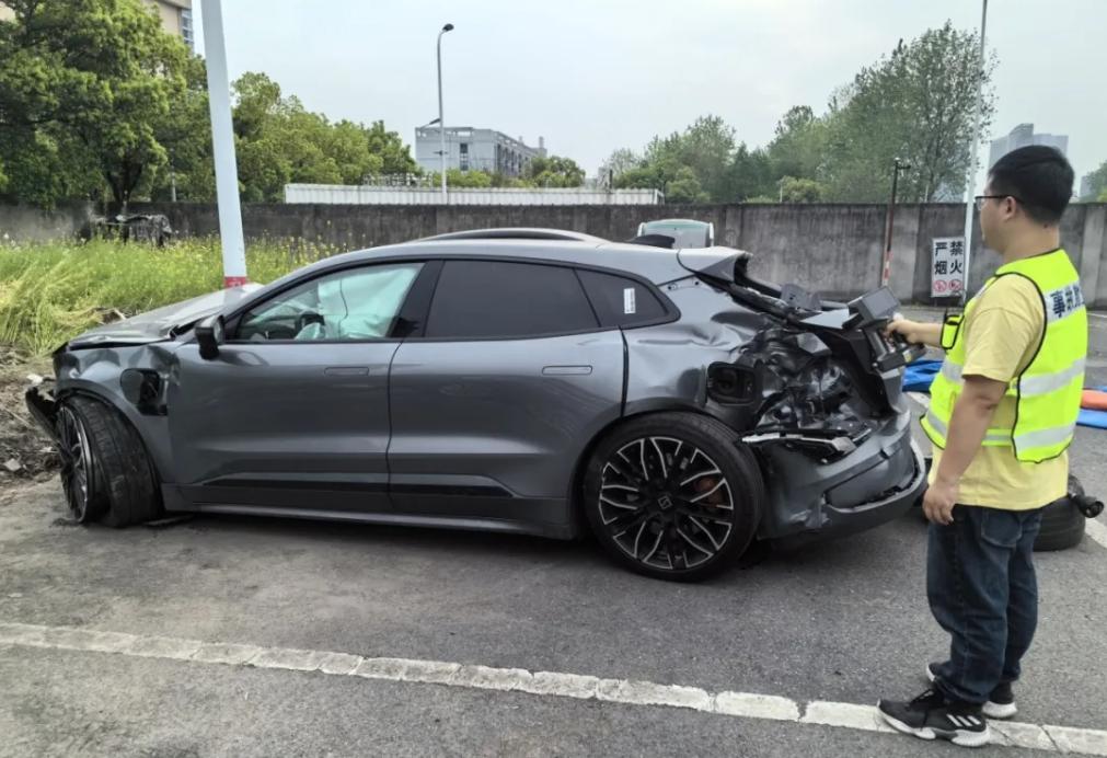 Фиксация повреждений после столкновения с помощью EinScan Libre